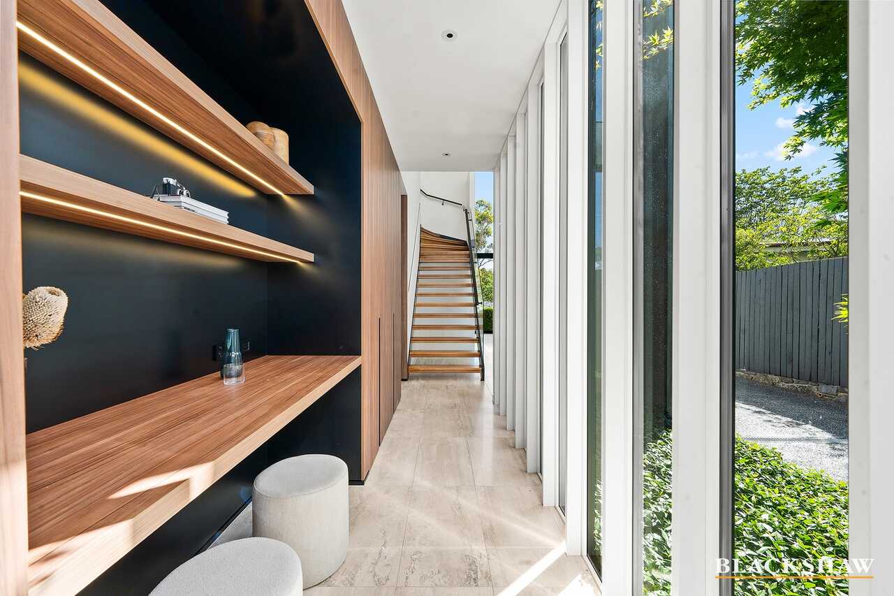 104 Captain Cook Crescent Narrabundah