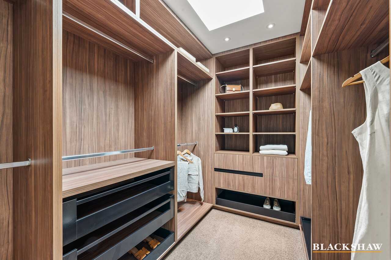 104 Captain Cook Crescent Narrabundah