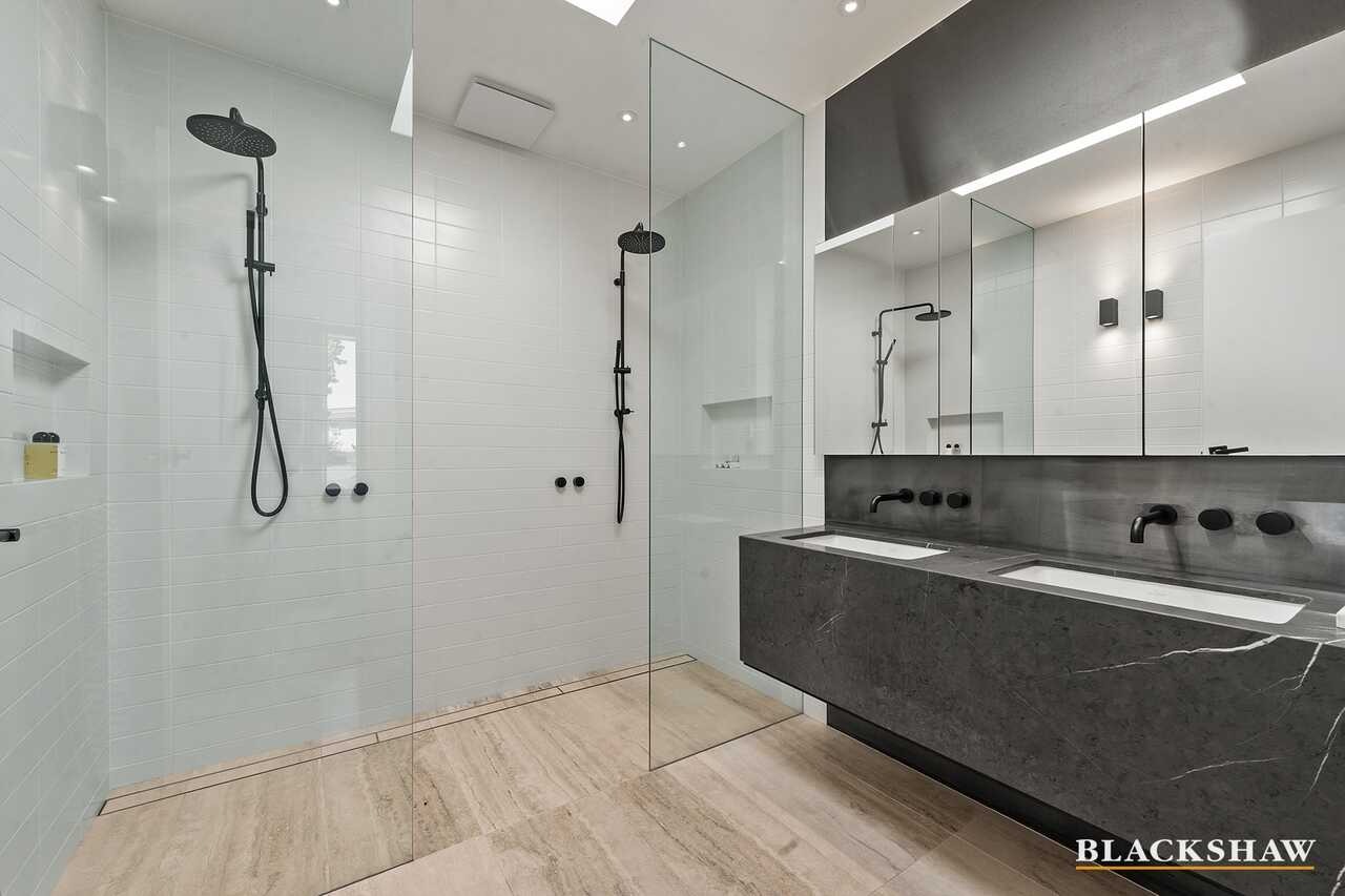 104 Captain Cook Crescent Narrabundah