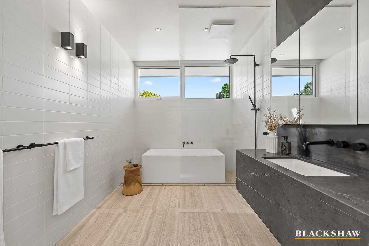 104 Captain Cook Crescent Narrabundah