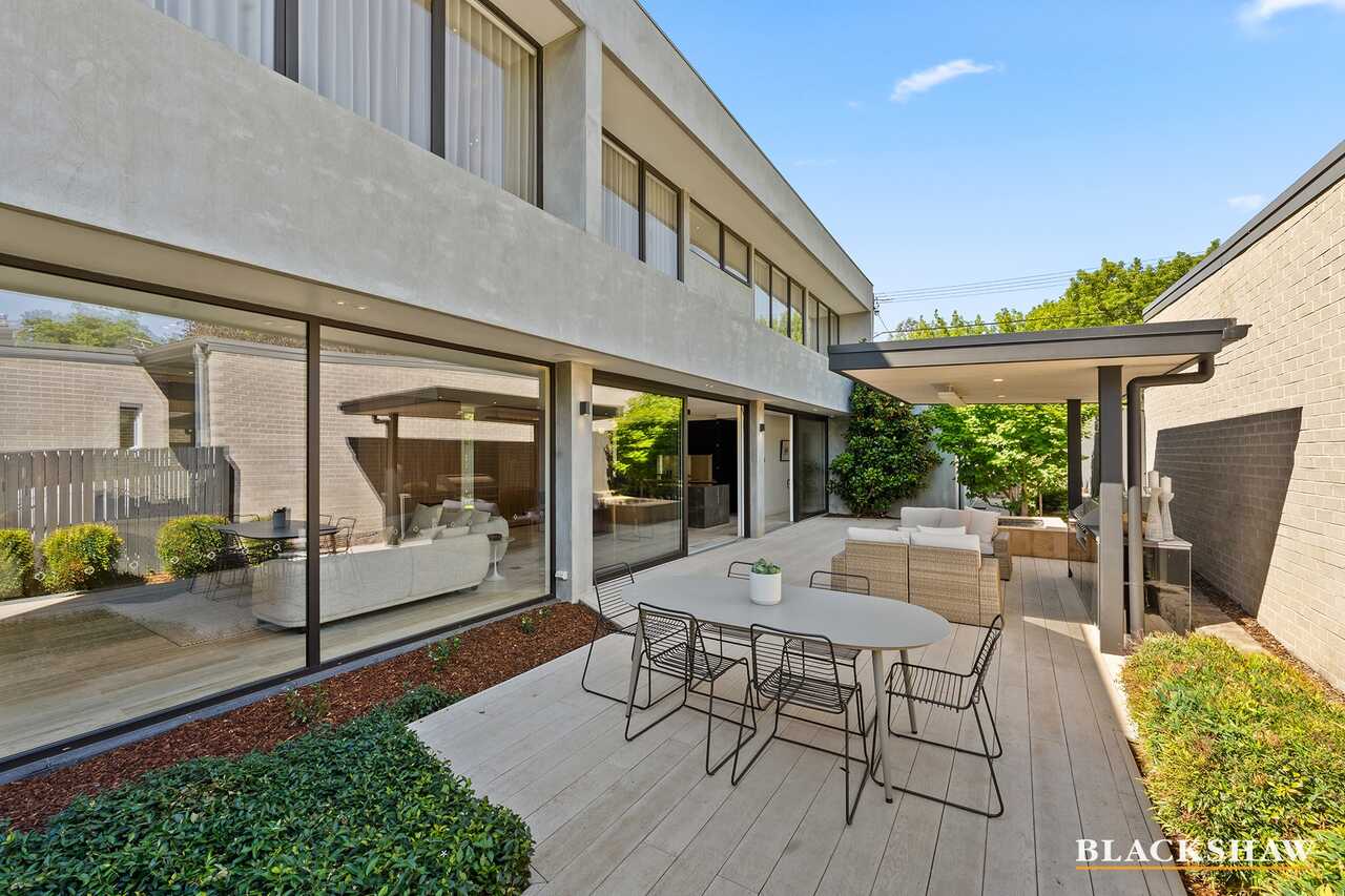 104 Captain Cook Crescent Narrabundah