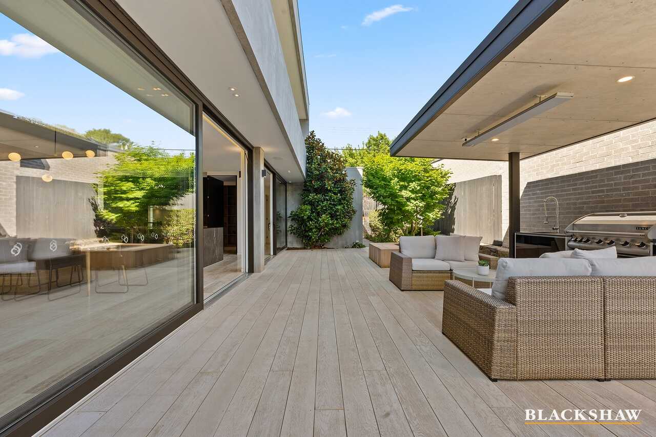 104 Captain Cook Crescent Narrabundah