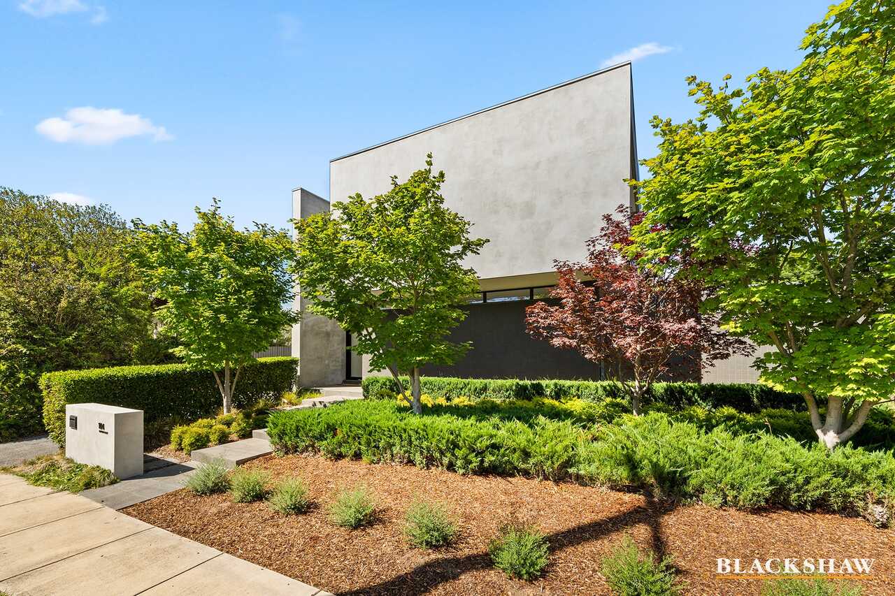 104 Captain Cook Crescent Narrabundah