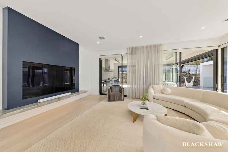 118 Monaro Crescent Red Hill