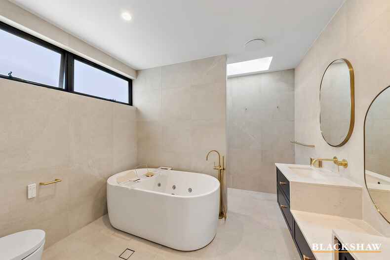 118 Monaro Crescent Red Hill