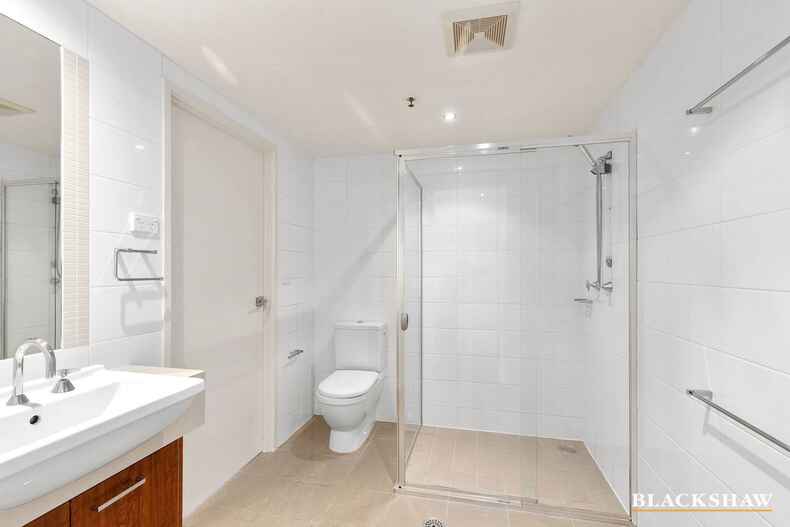 45/3 London Circuit City