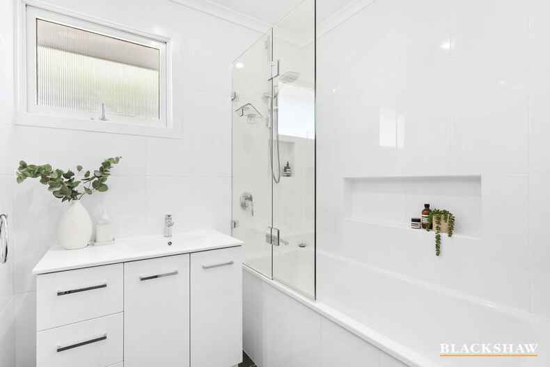 2 Crowther Place Curtin