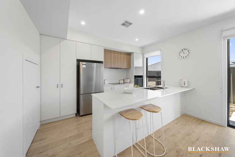 9/2 Mary Street Googong