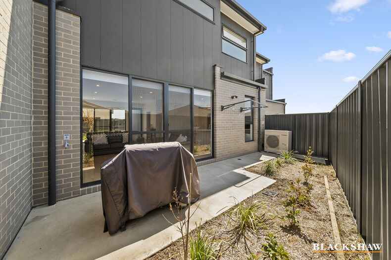 9/2 Mary Street Googong