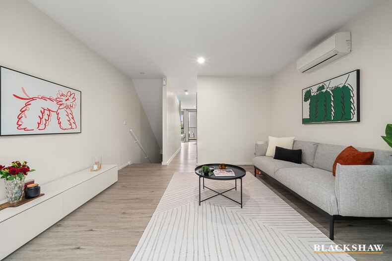 44/135 Easty Street Phillip