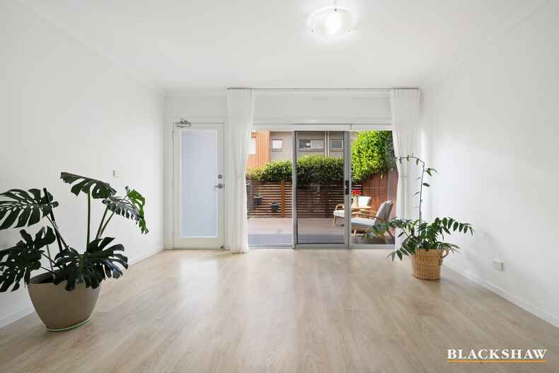 43/41 Philip Hodgins Street Wright