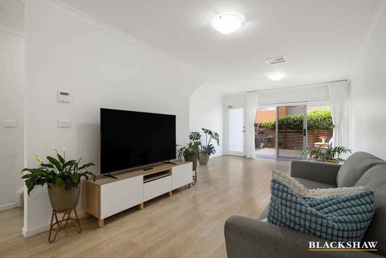 43/41 Philip Hodgins Street Wright