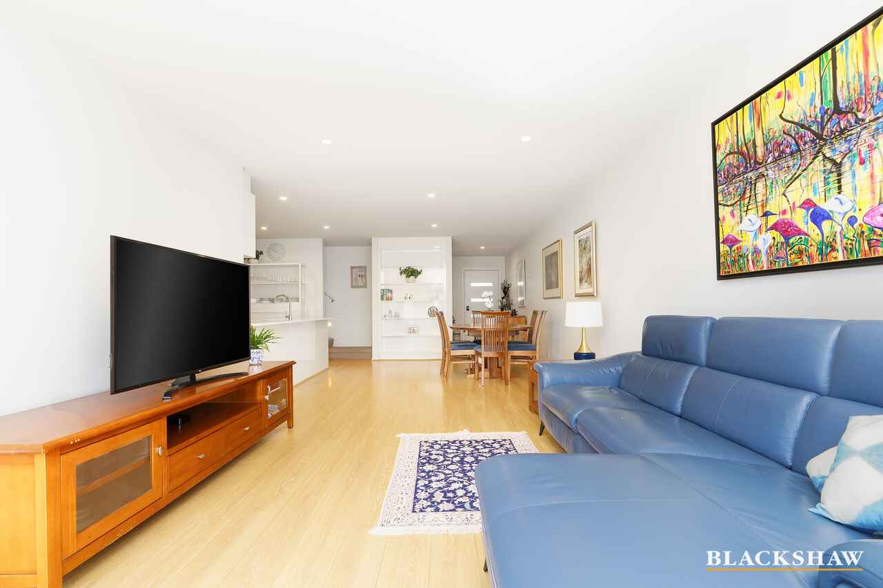 30/90 John Gorton Drive Coombs