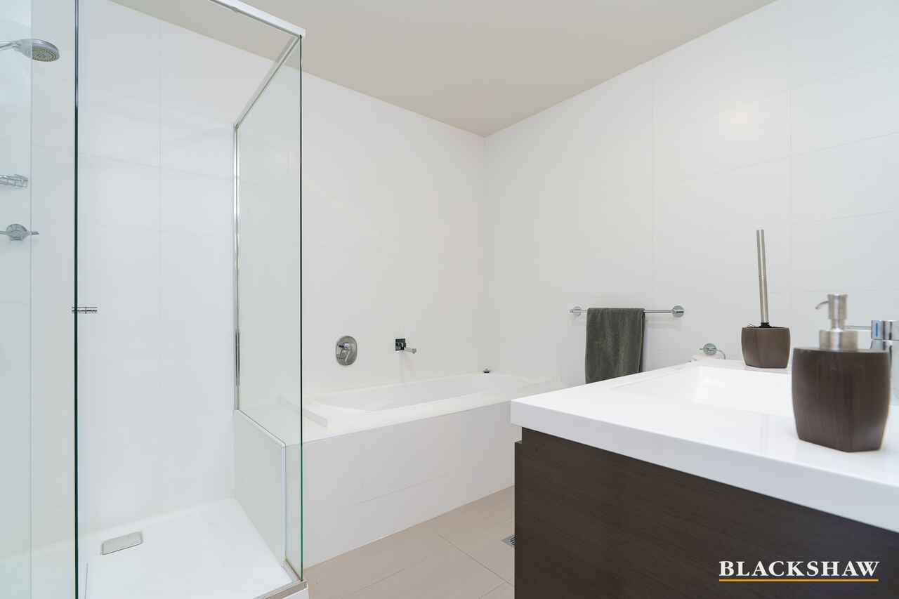 30/90 John Gorton Drive Coombs