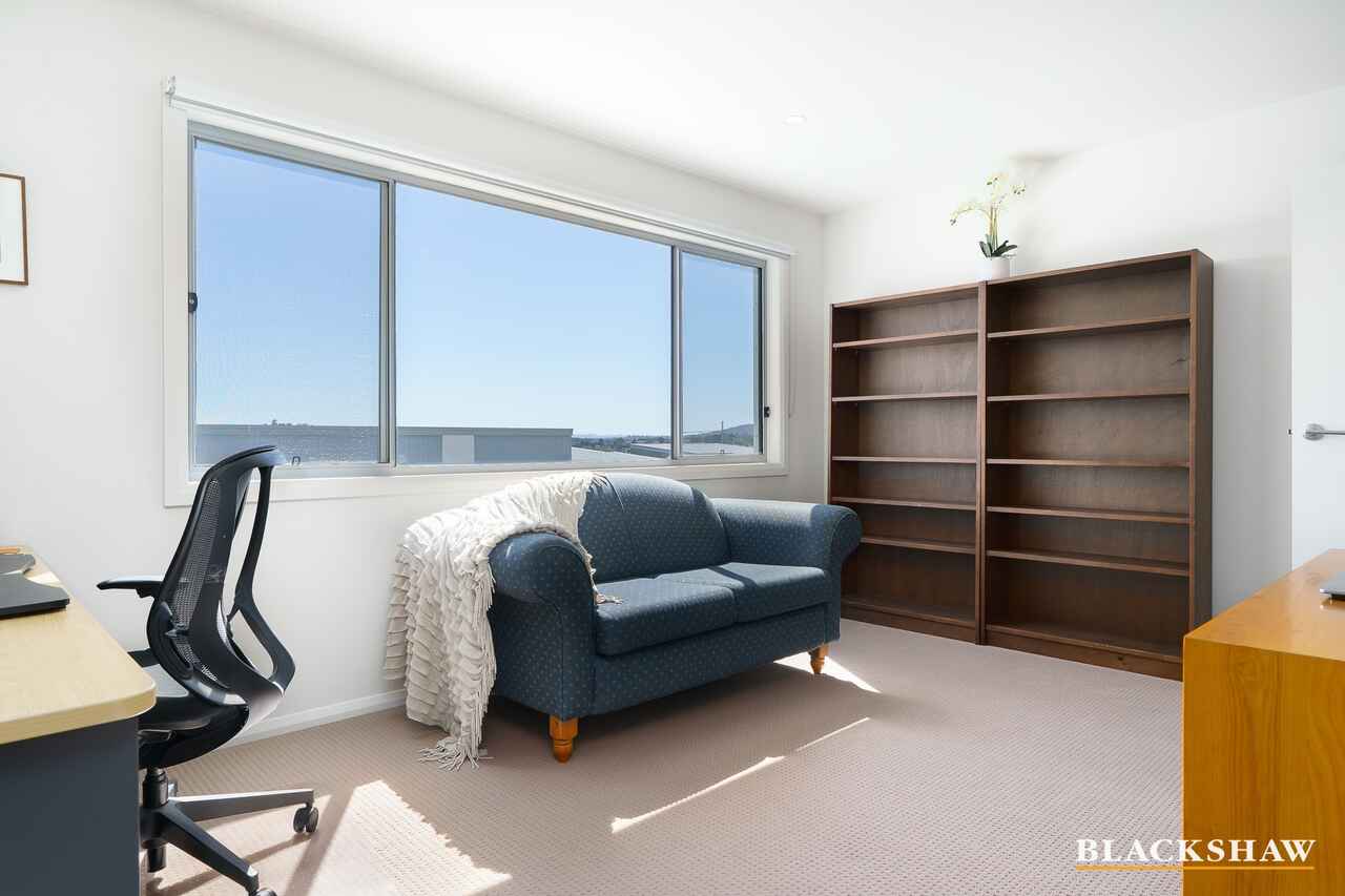 30/90 John Gorton Drive Coombs