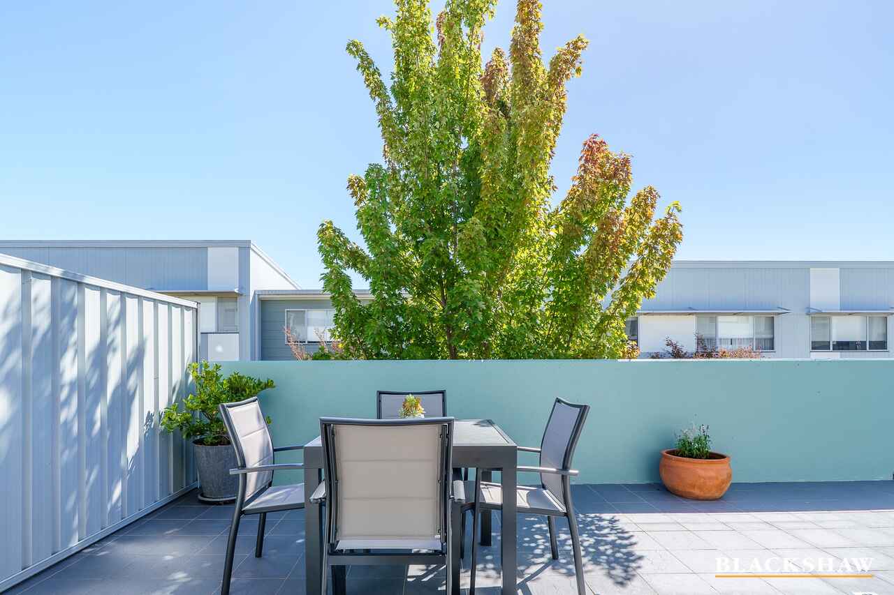 30/90 John Gorton Drive Coombs