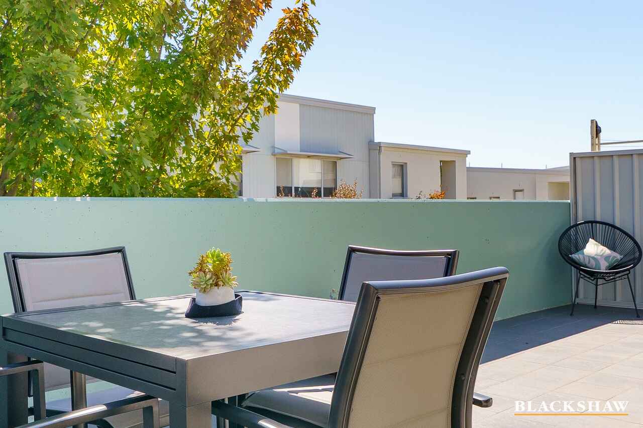 30/90 John Gorton Drive Coombs