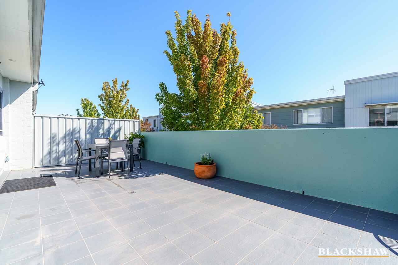 30/90 John Gorton Drive Coombs