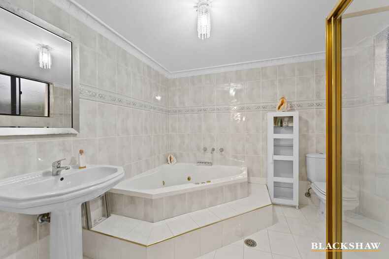 16 Tanderra Crescent Ngunnawal