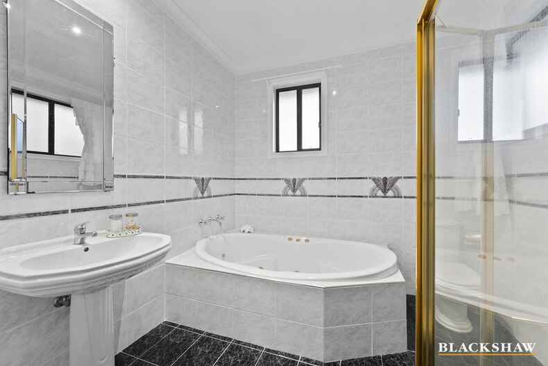 16 Tanderra Crescent Ngunnawal