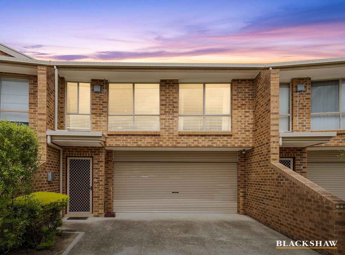 2/3 Winchester Place Queanbeyan