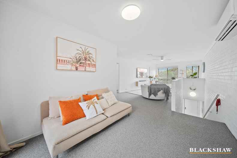 2/3 Winchester Place Queanbeyan