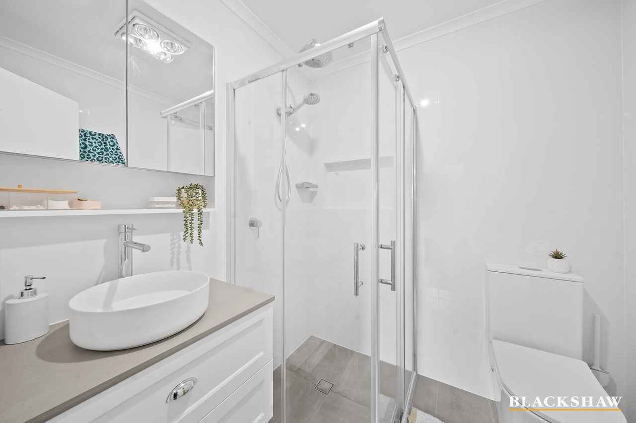 2/3 Winchester Place Queanbeyan