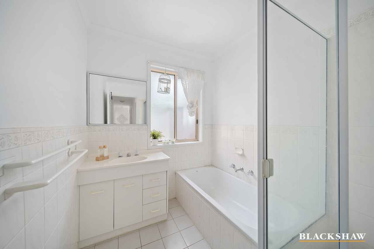 2/3 Winchester Place Queanbeyan