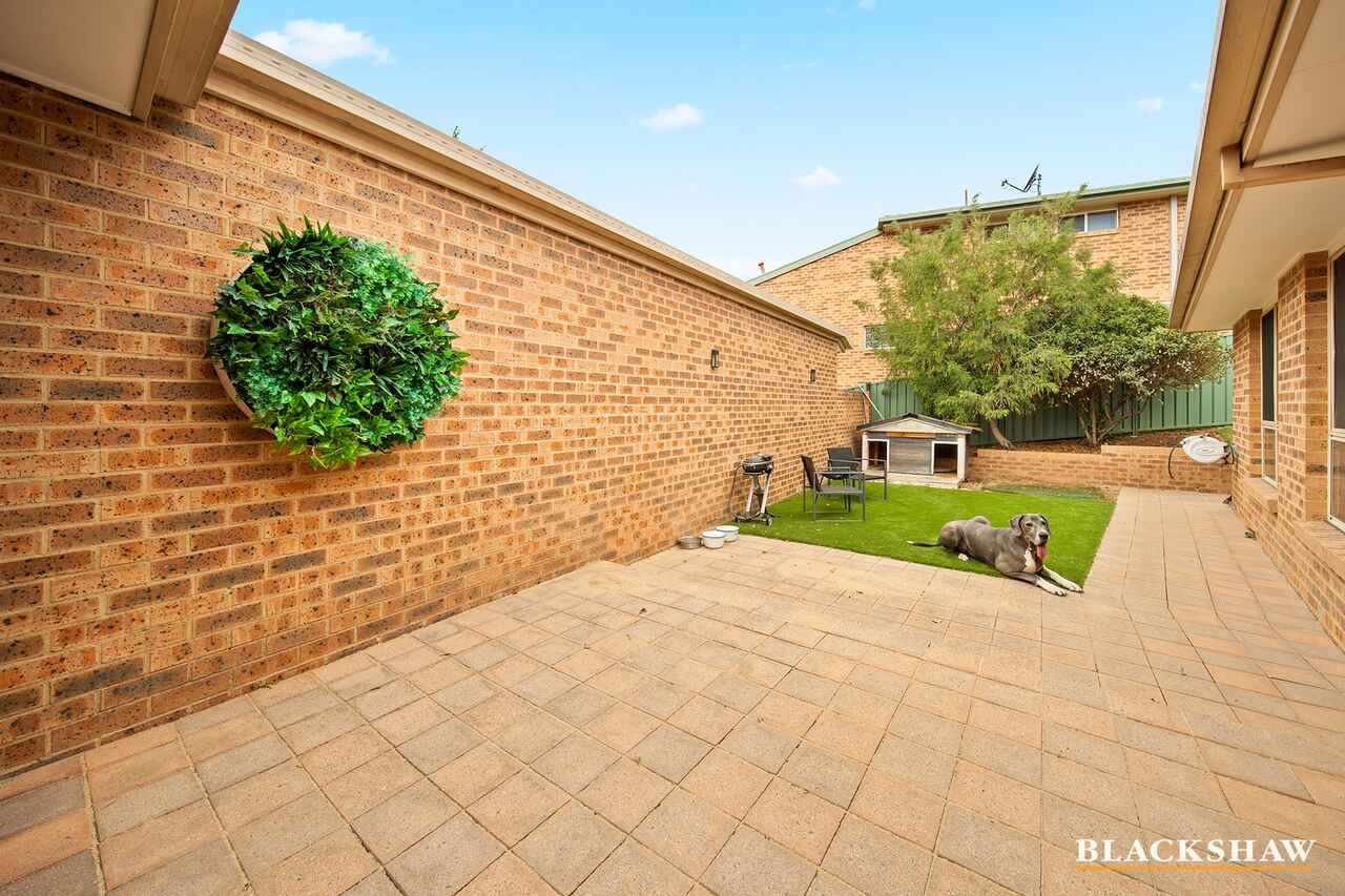 2/3 Winchester Place Queanbeyan