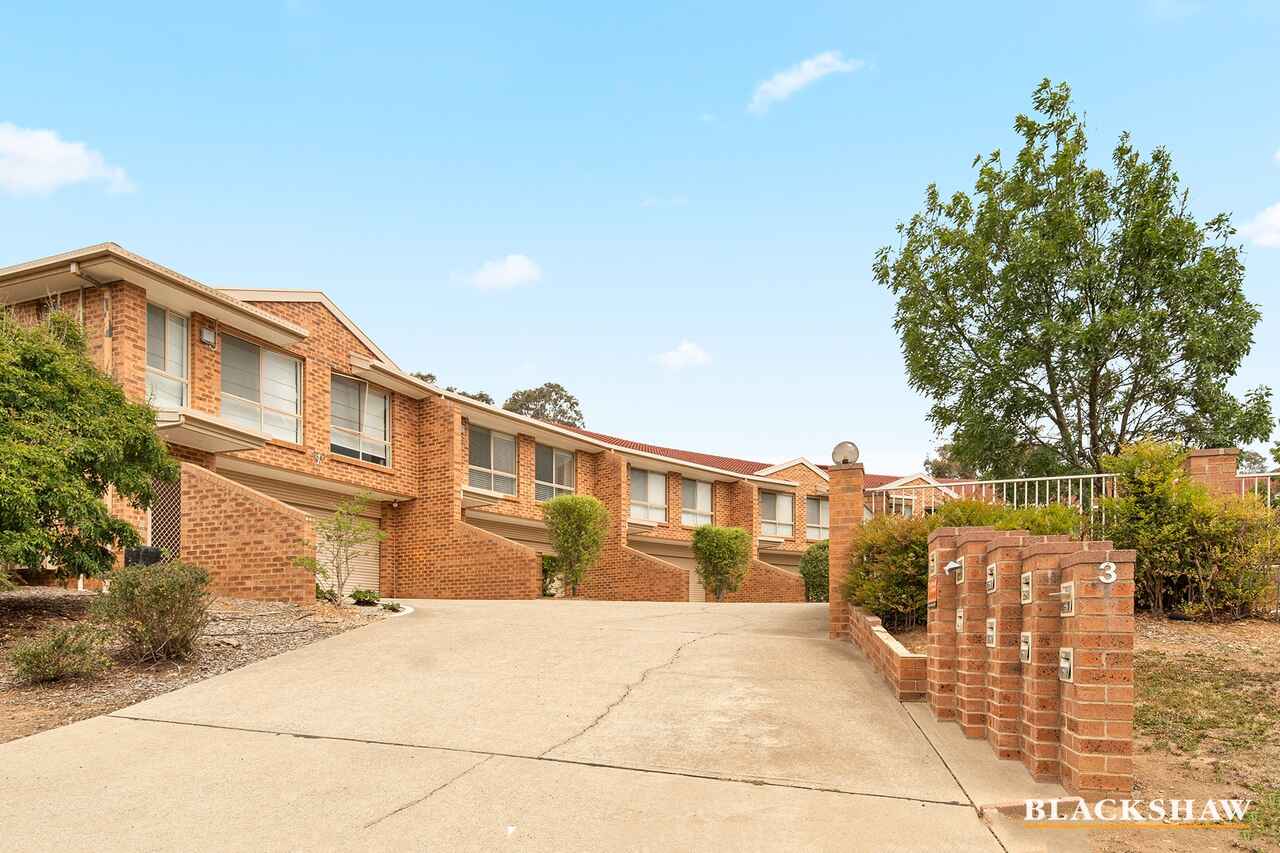 2/3 Winchester Place Queanbeyan