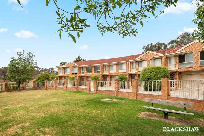 2/3 Winchester Place Queanbeyan