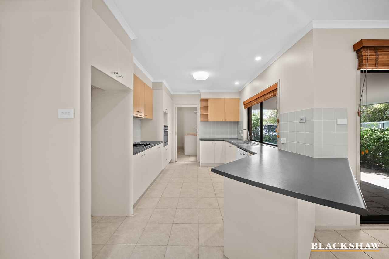 4/15 Ironbark Circuit Jerrabomberra