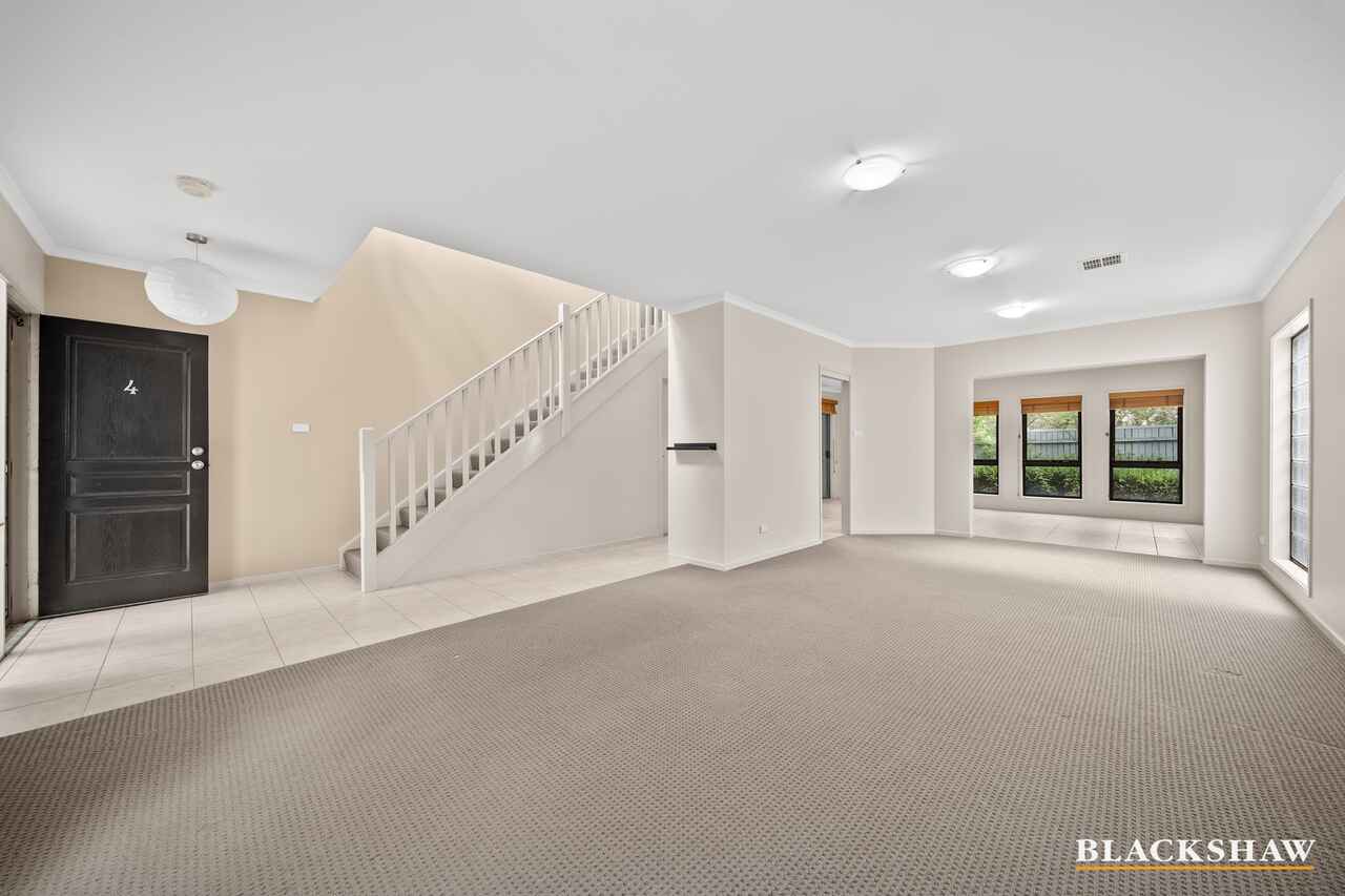 4/15 Ironbark Circuit Jerrabomberra