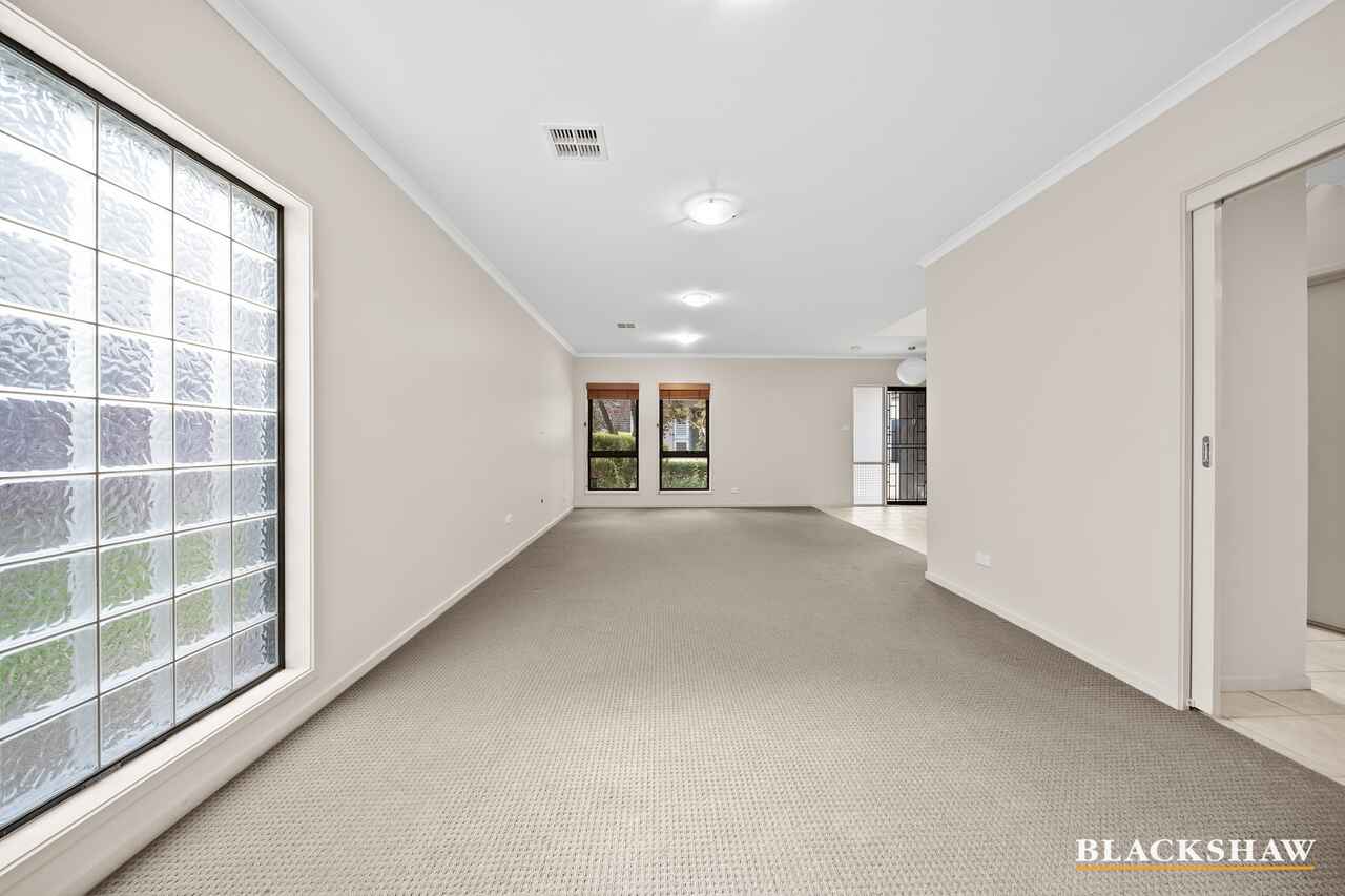 4/15 Ironbark Circuit Jerrabomberra