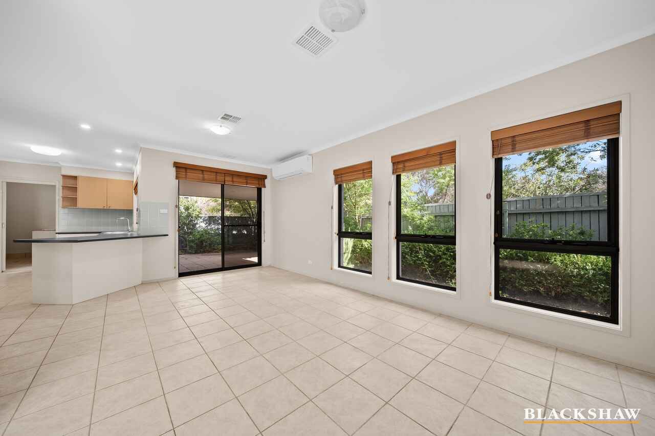 4/15 Ironbark Circuit Jerrabomberra