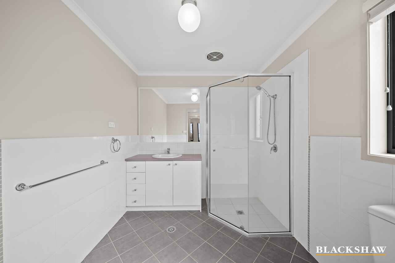 4/15 Ironbark Circuit Jerrabomberra