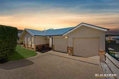 8 Stonehaven Circuit Queanbeyan East
