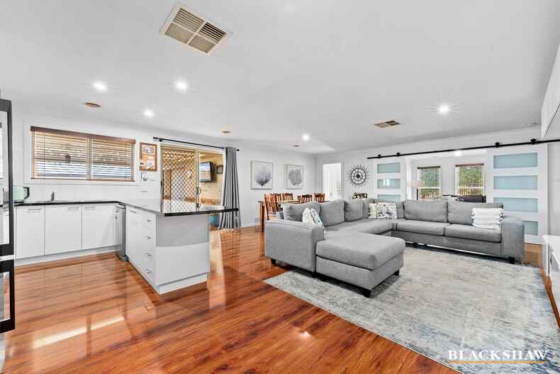 8 Stonehaven Circuit Queanbeyan East