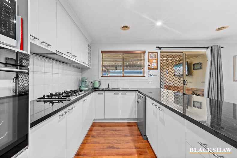 8 Stonehaven Circuit Queanbeyan East
