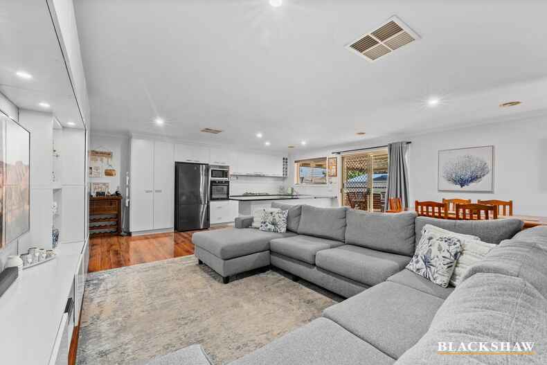 8 Stonehaven Circuit Queanbeyan East