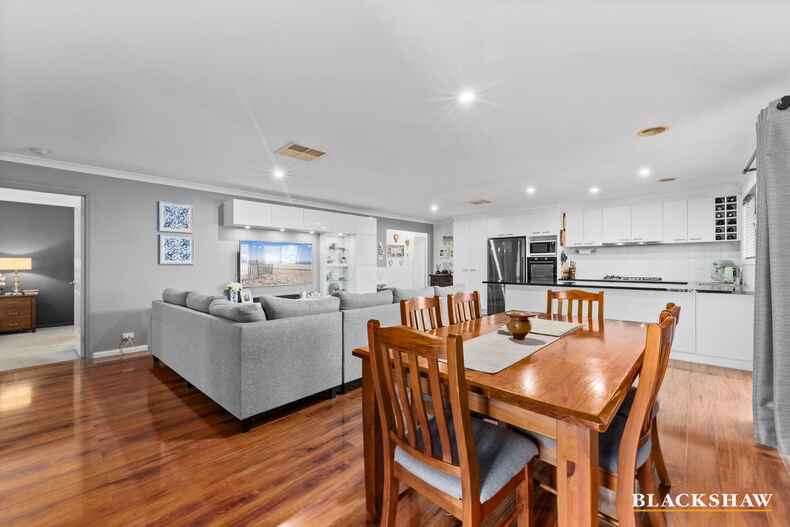 8 Stonehaven Circuit Queanbeyan East
