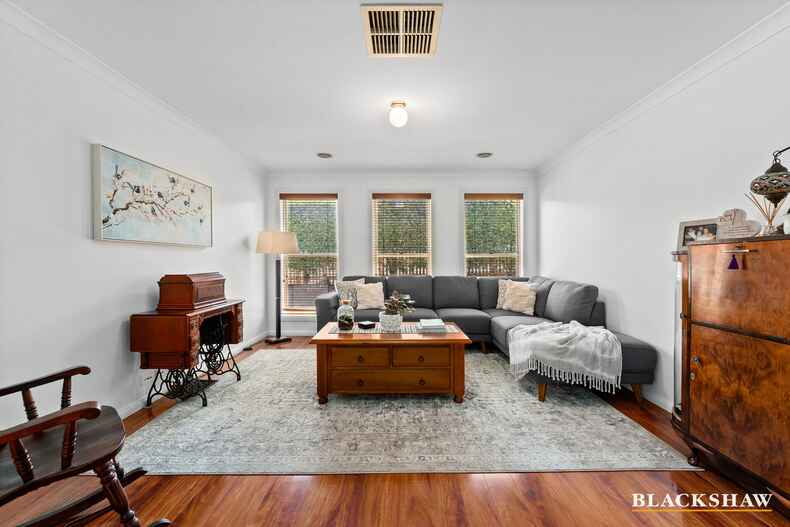 8 Stonehaven Circuit Queanbeyan East