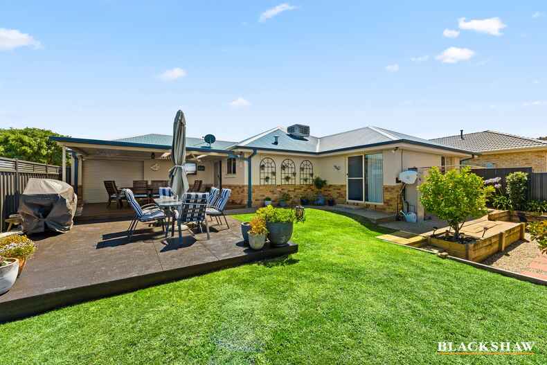 8 Stonehaven Circuit Queanbeyan East