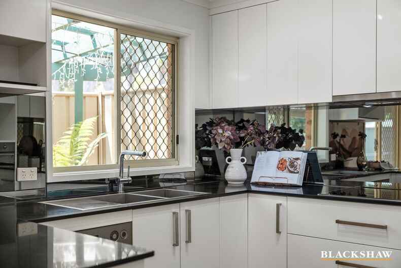 33/41 Ern Florence Crescent Theodore