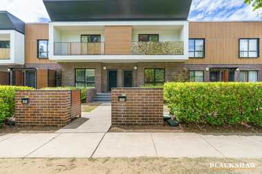 5D Murdoch Street Lyneham