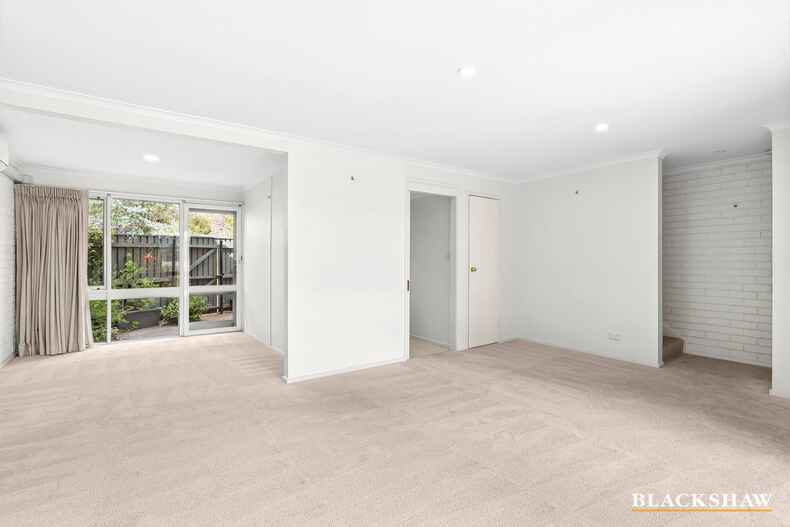 32 English Court Phillip