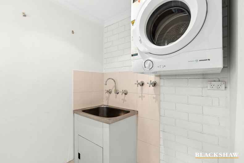 32 English Court Phillip