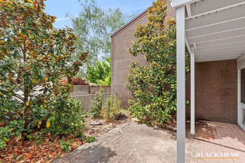 32 English Court Phillip