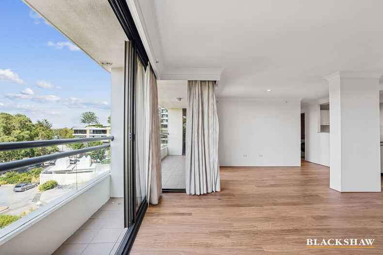 405/2 Marcus Clarke Street City