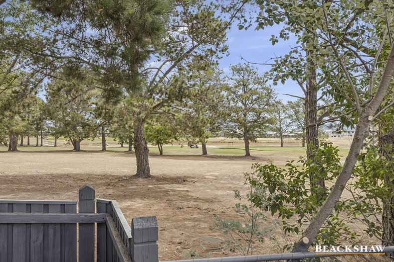 6/80 Britten Jones Drive Holt